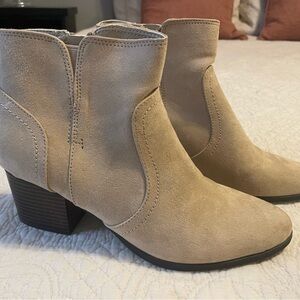 UNISA Women's Tan Suede Ankle Boots